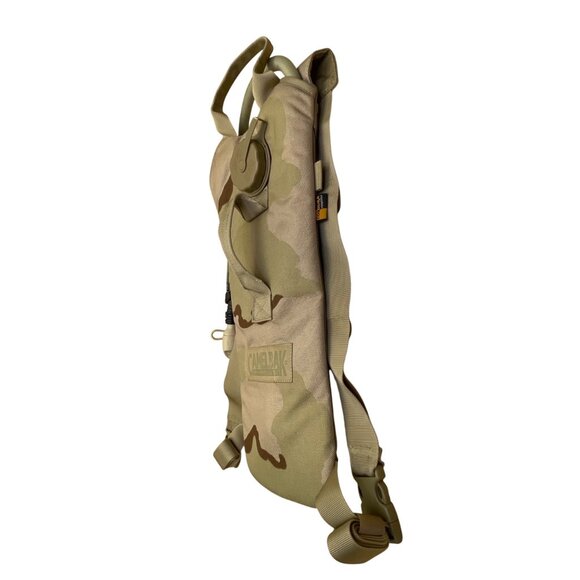 CamelBak Maximum Gear Desert Camo Nylon With Adjustable Straps Hydration Pack 3L - Picture 2 of 9